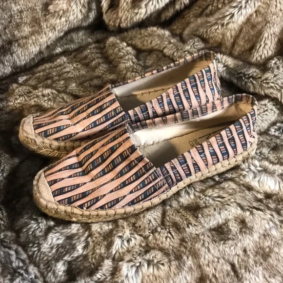 Nordstrom Miz Mooz Barcelona Collection patterned espadrille flats - Picture 2 of 7